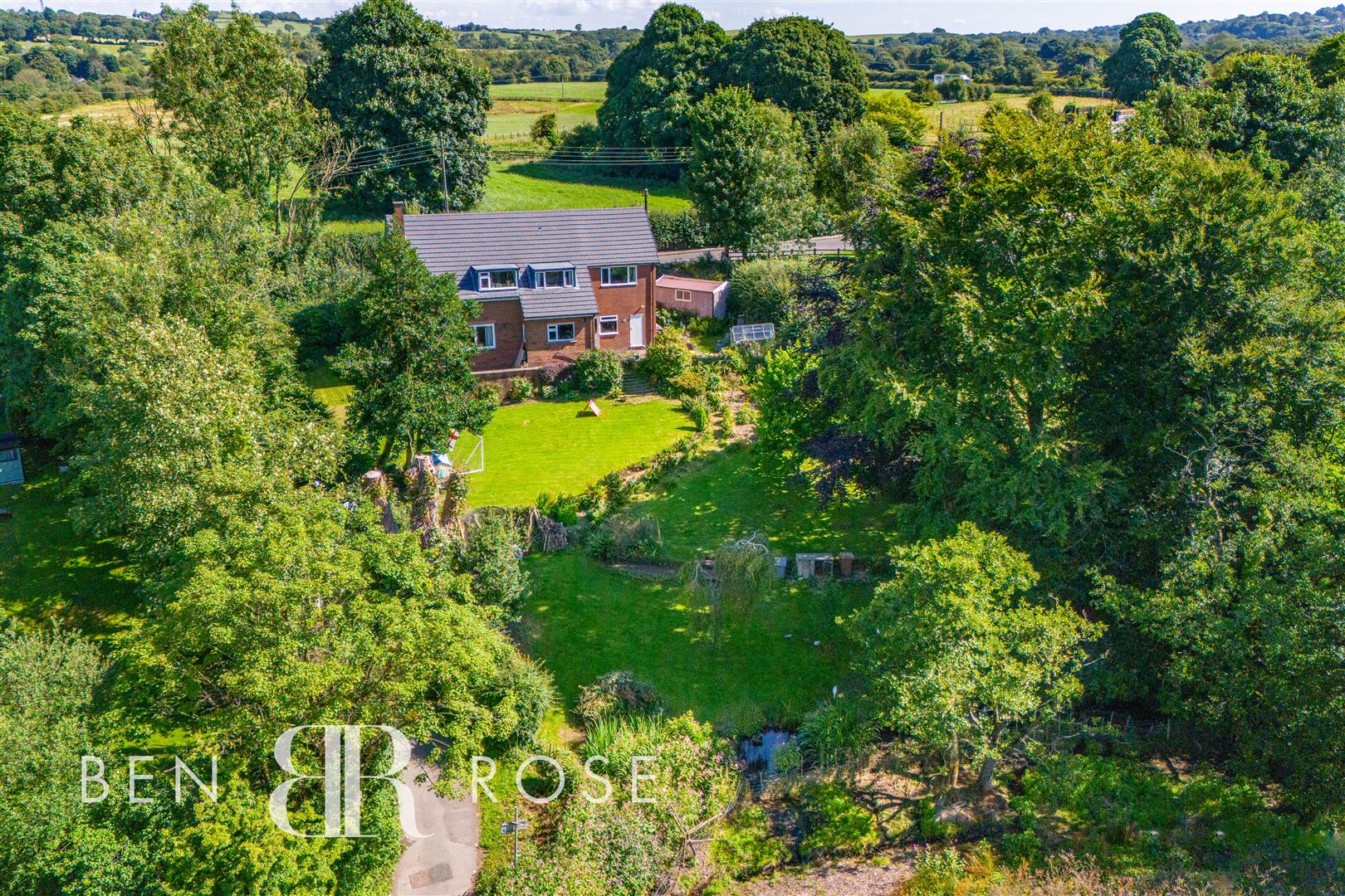 5 bed property in Town Lane, Chorley